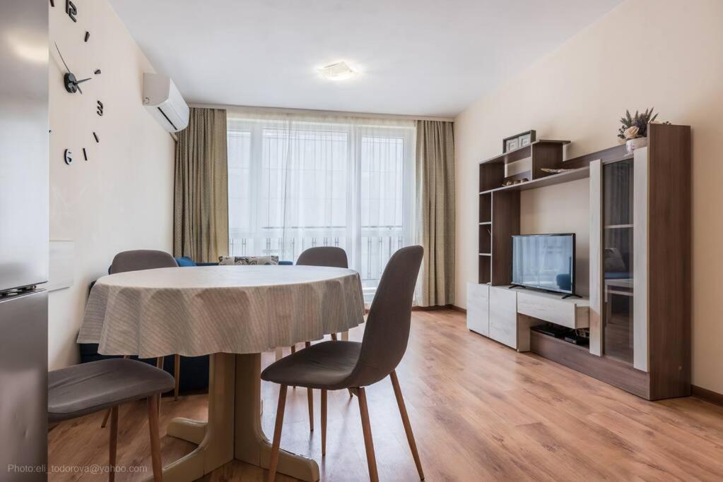 Bright Place Next To Grand Mall Varna Exterior photo