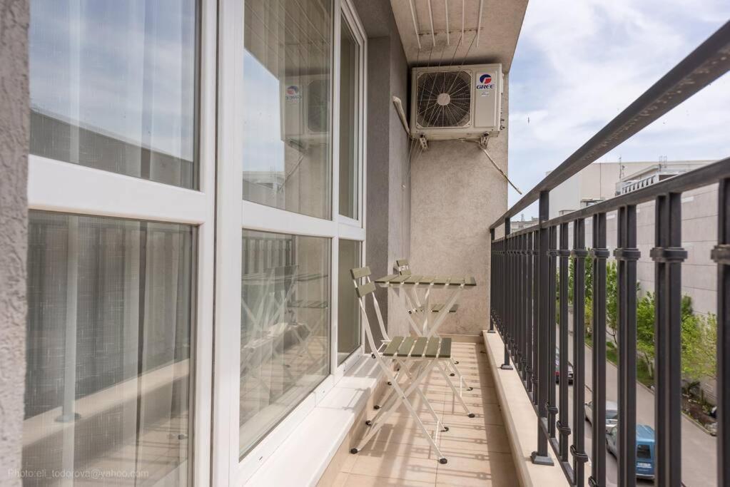 Bright Place Next To Grand Mall Varna Exterior photo