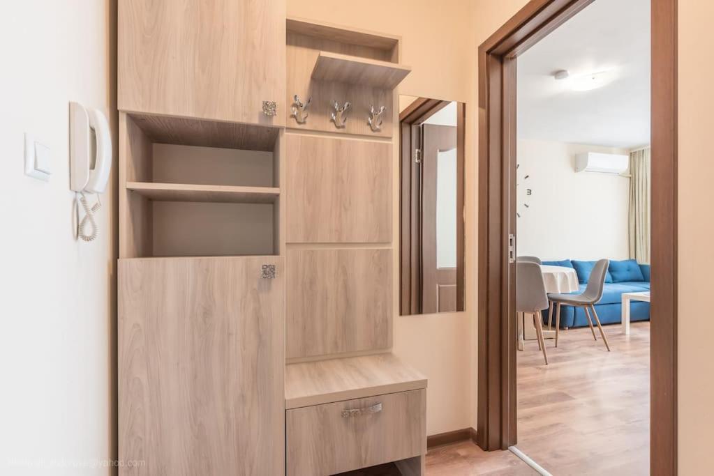 Bright Place Next To Grand Mall Varna Exterior photo