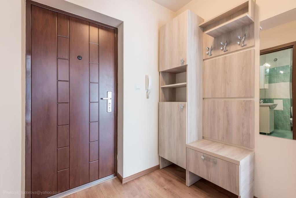 Bright Place Next To Grand Mall Varna Exterior photo